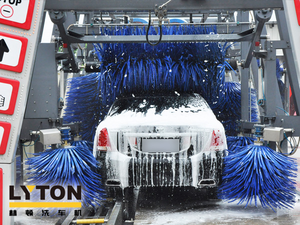 001型高泡洗車液，超潤滑高泡洗車液，高效、環(huán)保、超濃縮，林頓電腦洗車機專用。