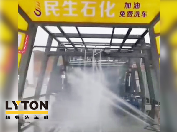 黃色款林頓FX-11系列隧道式連續(xù)全自動洗車機(jī)設(shè)備,外表高壓沖洗、仿型超柔刷洗、輪刷清洗等,眾多客戶選擇!