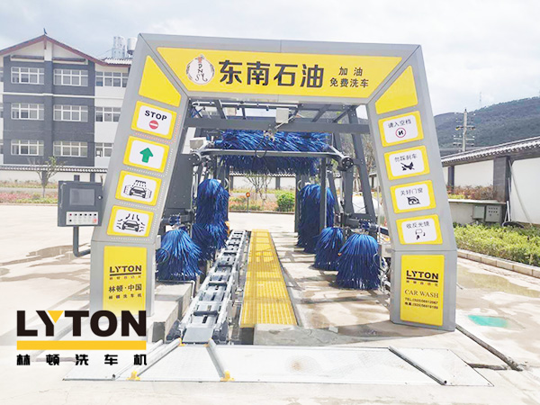 黃色款林頓FX-11系列隧道式連續(xù)全自動洗車機(jī)設(shè)備,外表高壓沖洗、仿型超柔刷洗、輪刷清洗等,眾多客戶選擇!